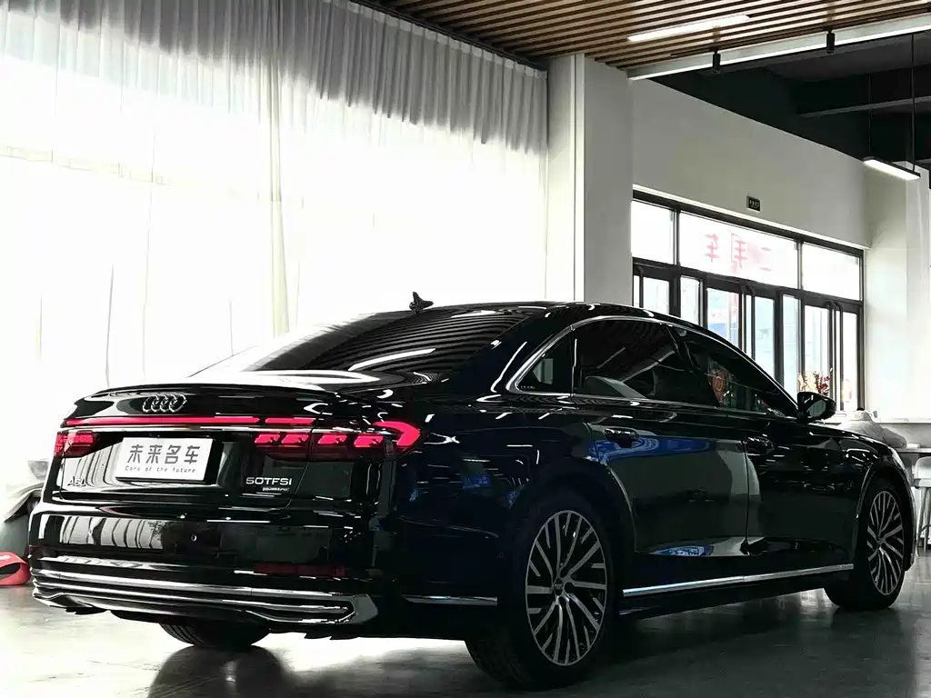 AUDI A8