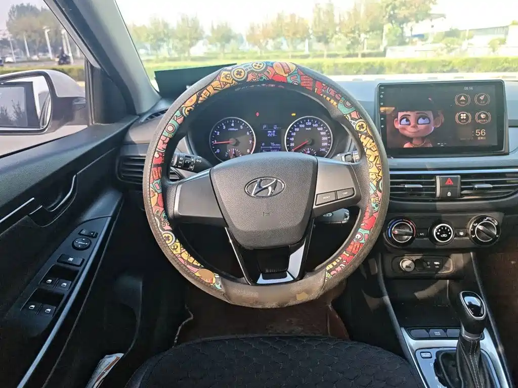 Hyundai Elantra — миниатюра 11