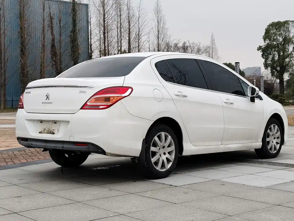 Peugeot 308 2013 1.6L MT