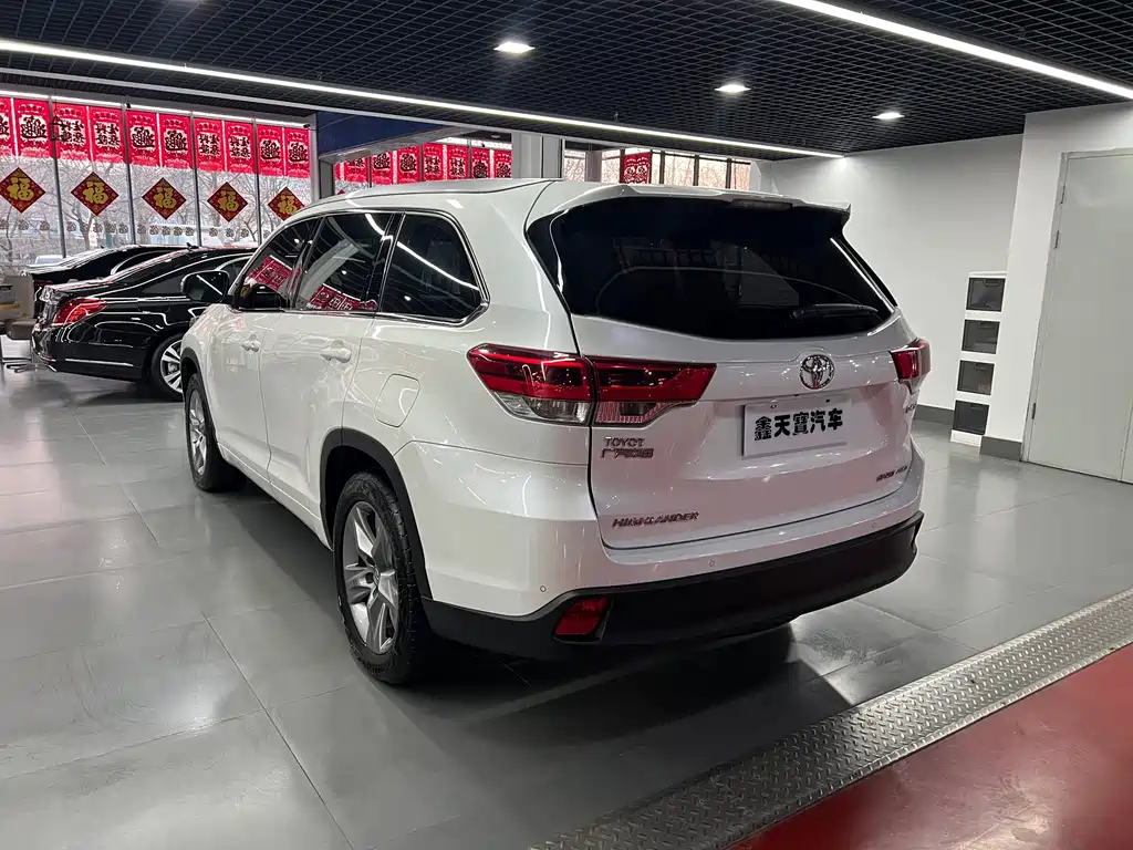 TOYOTA HIGHLANDER