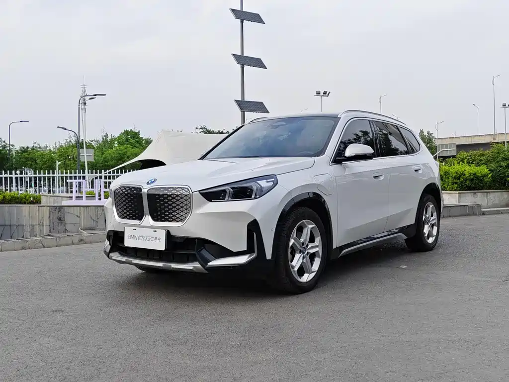 BMW iX1 2024