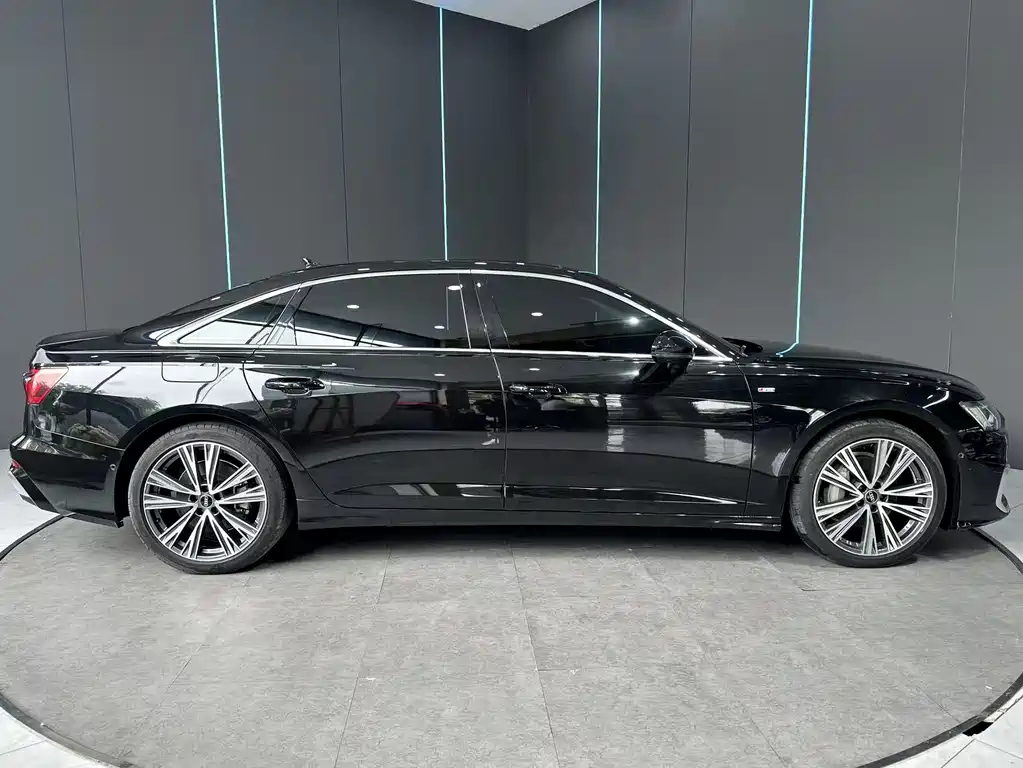 Audi A6L - фото 5