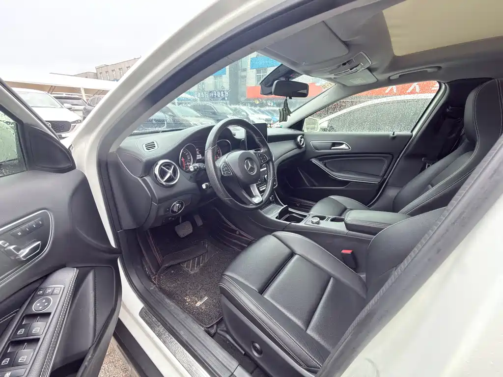 Mercedes-Benz GLA 2018 GLA 200 Fashion
