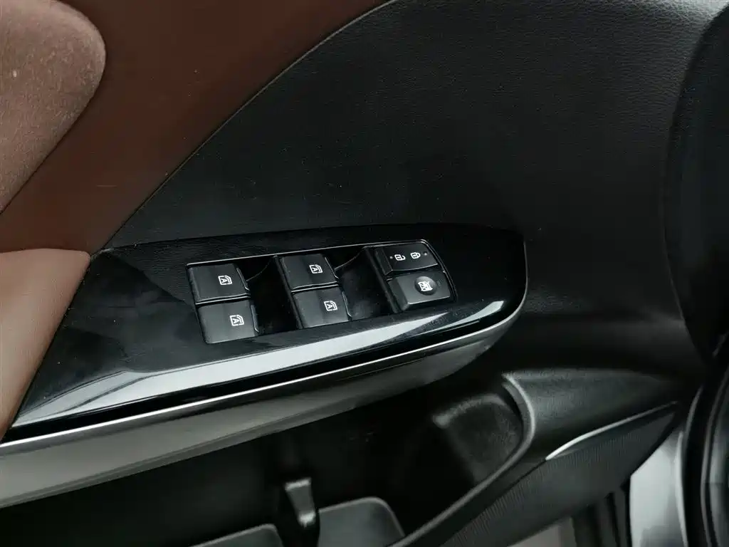 GAC GS8 2017 320T Luxury Smart Connect （ мест）