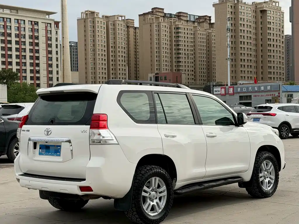 Toyota Land Cruiser Prado 2010 4.0L AT VX NAVI