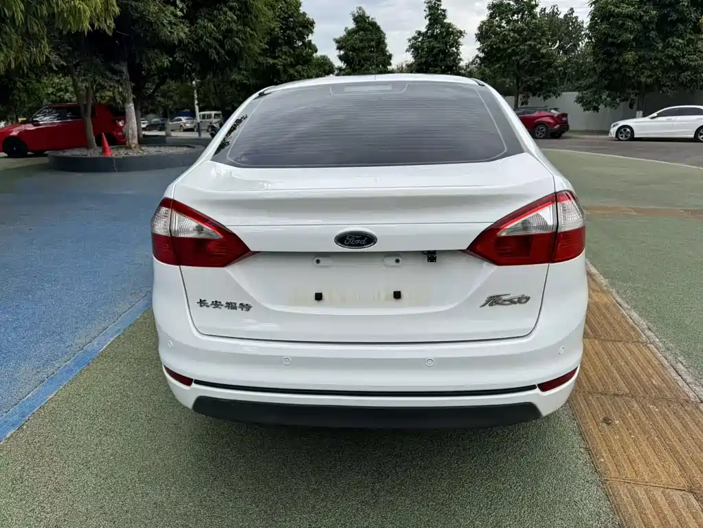 Ford Fiesta — миниатюра 5