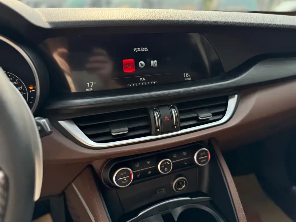Alfa Romeo Stelvio — миниатюра 12