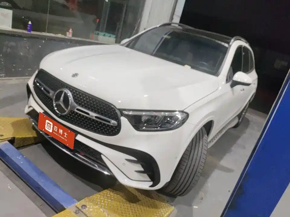 Mercedes-Benz GLC 2025