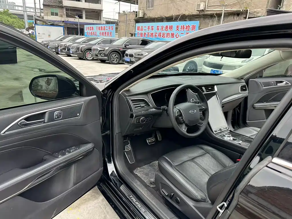 Ford Taurus — миниатюра 5