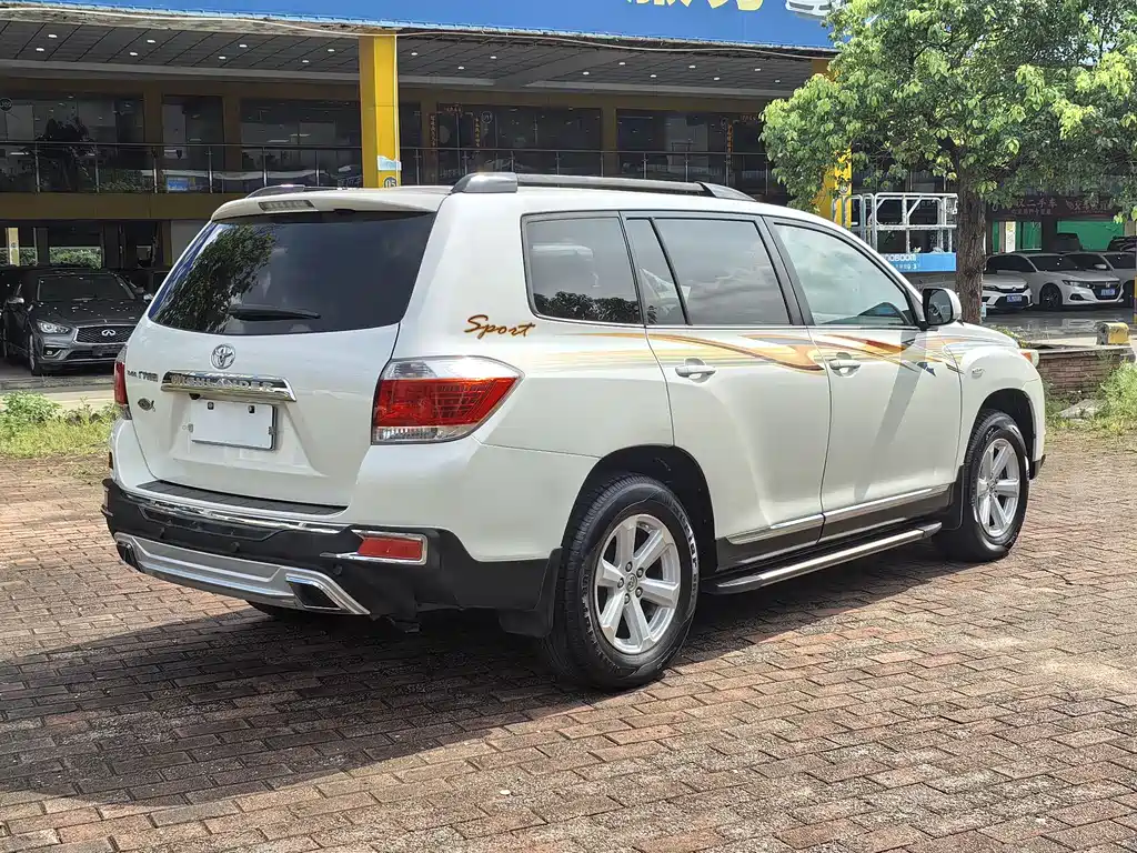 Toyota Highlander 2012 2.7L 7 мест Elite