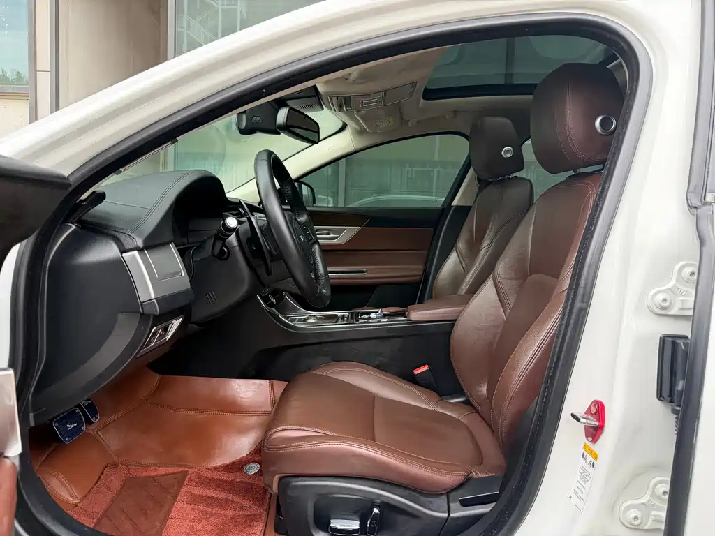 Jaguar XFL — миниатюра 4