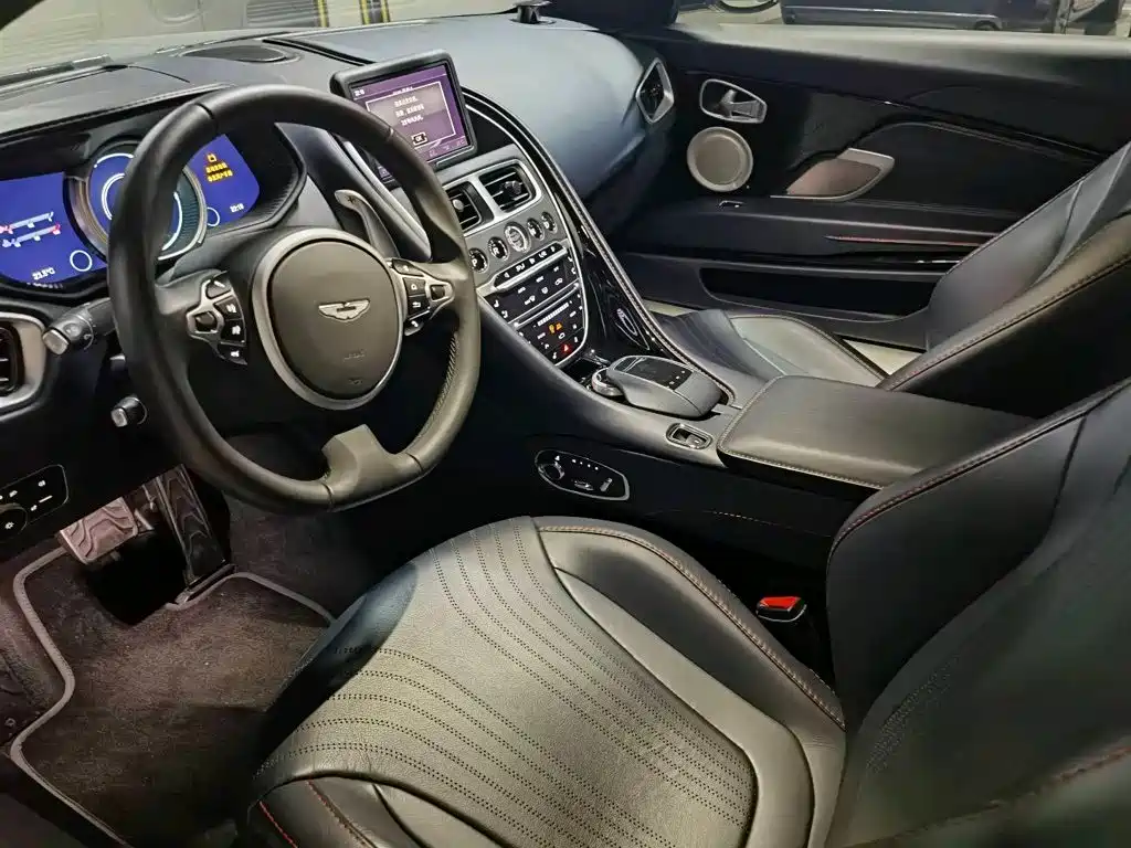 Aston Martin DB11 — миниатюра 13