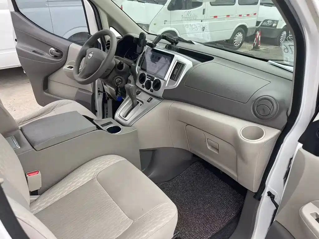 Nissan NV200 — миниатюра 5