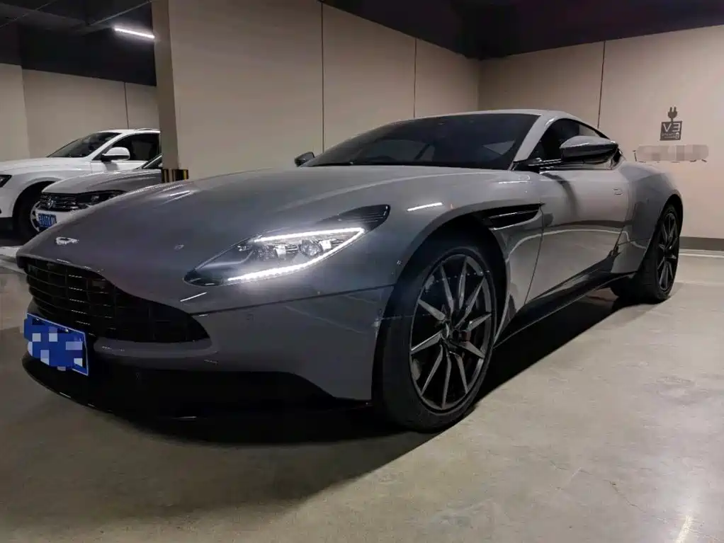 Aston Martin DB11 — миниатюра 15