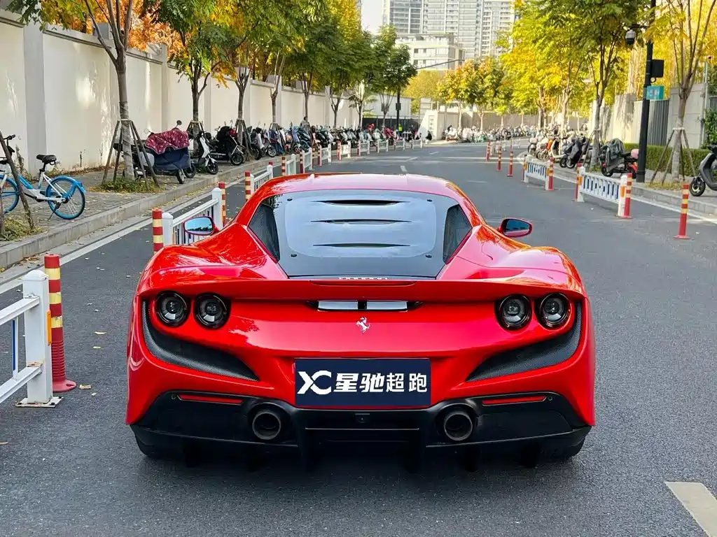 Ferrari F8 — миниатюра 3