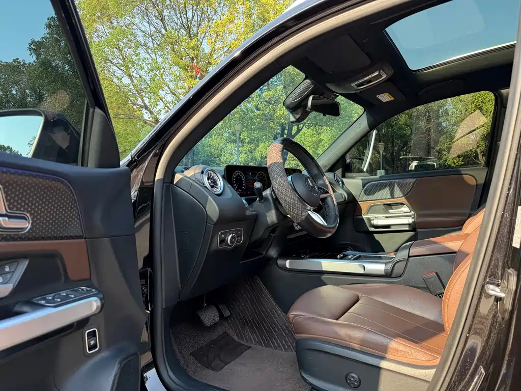 Mercedes-Benz GLB — миниатюра 8