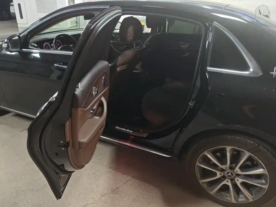 Mercedes-Benz E-Class — миниатюра 4