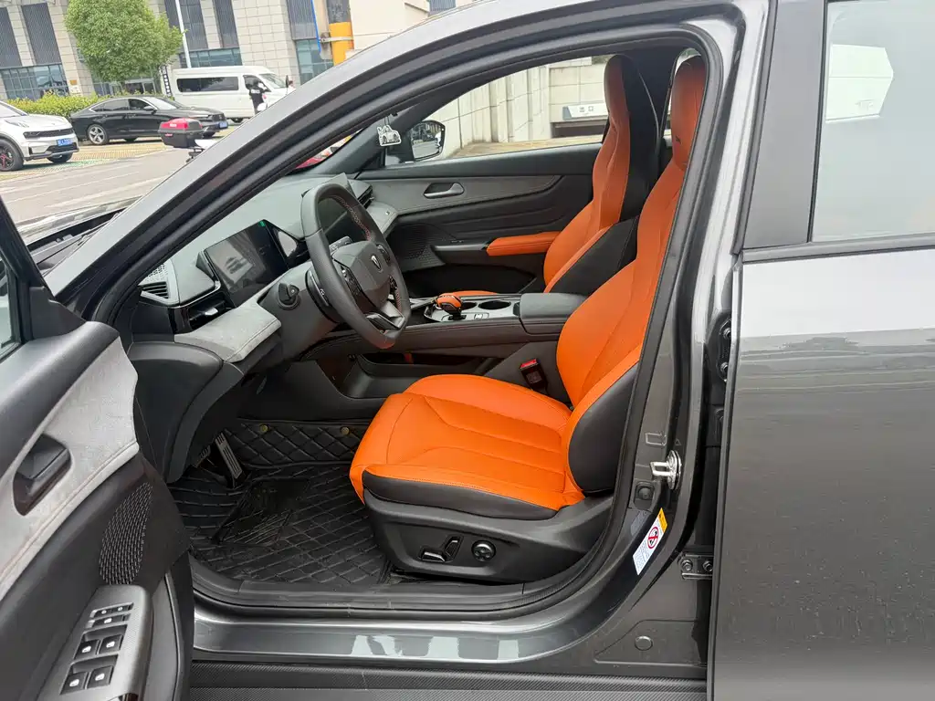 Changan UNI-V 2025 1.5T 500Bar Luxury Sport