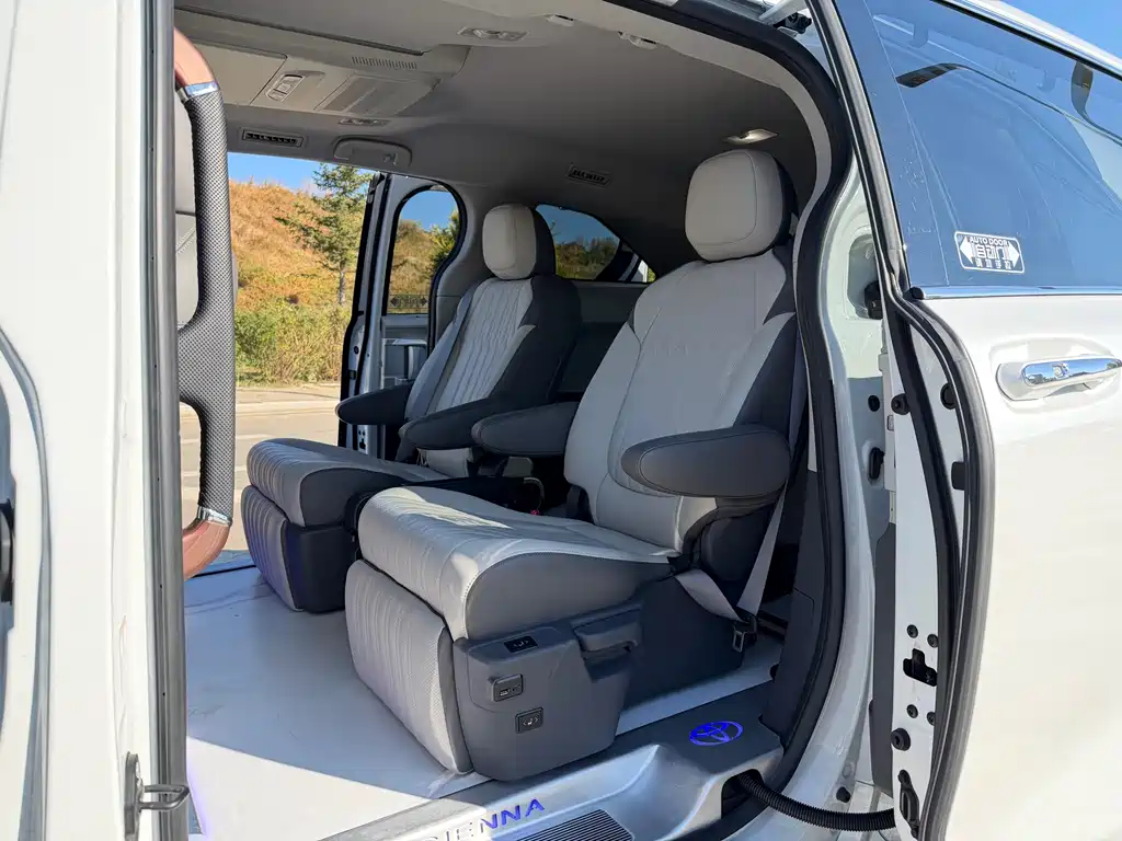 Toyota Sienna — миниатюра 15