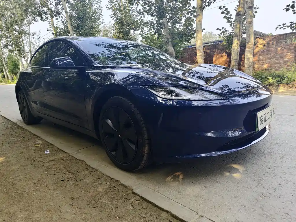 Tesla Model 3 — миниатюра 3