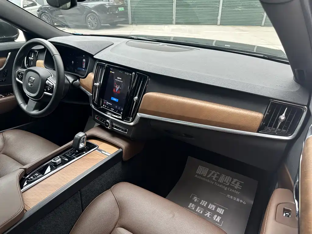 Volvo S90 2024 B5 Luxury