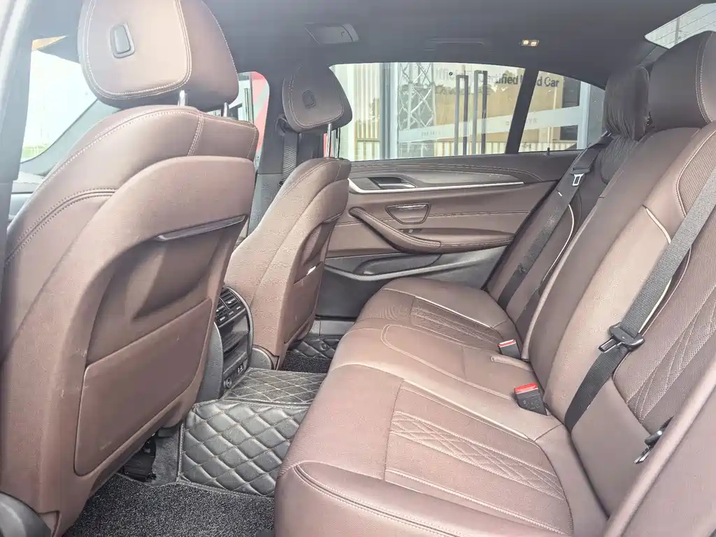 BMW 5 Series — миниатюра 5