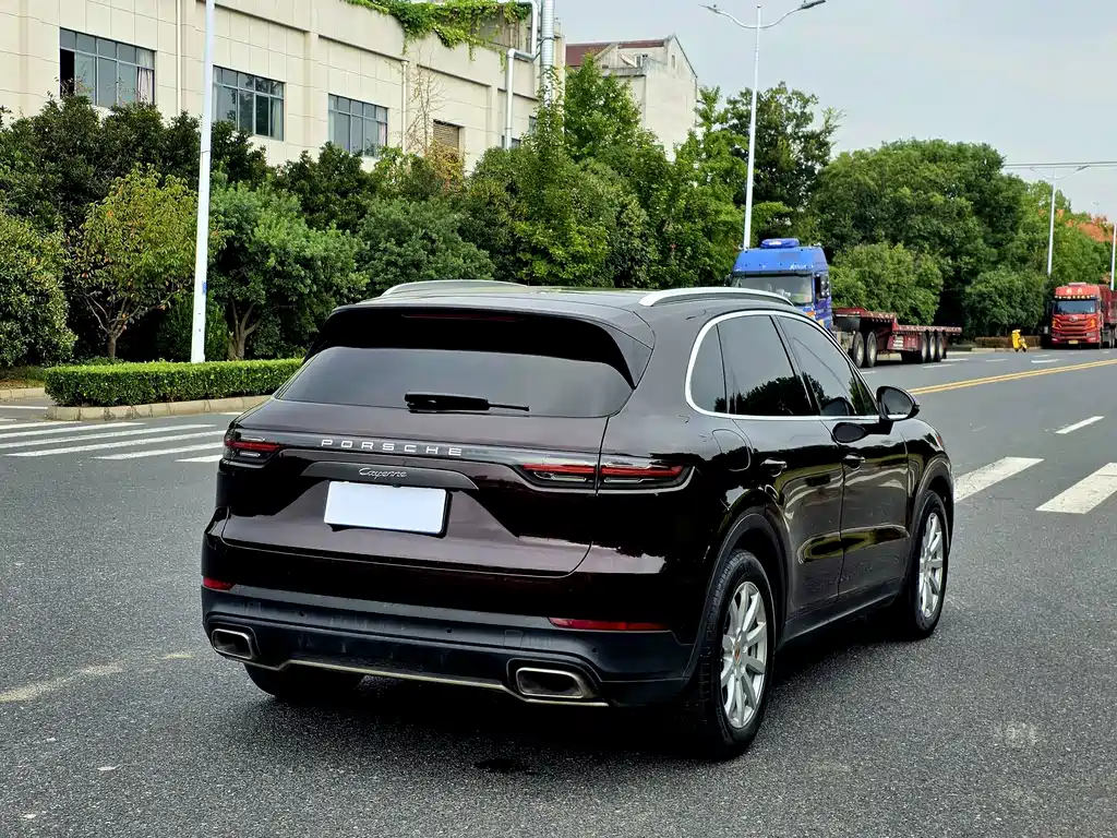 Porsche Cayenne — миниатюра 12