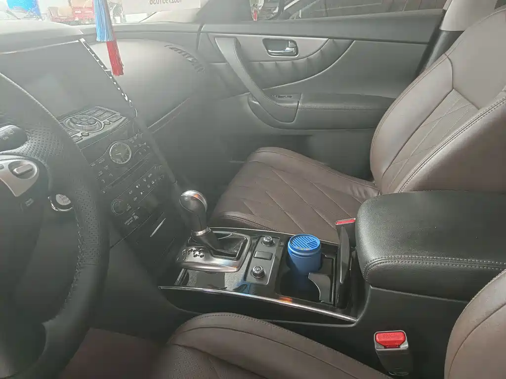 Infiniti QX70 — миниатюра 10