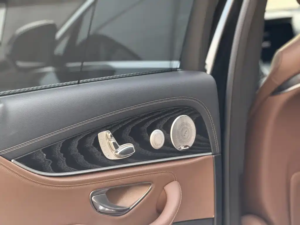 Mercedes-Benz E-Class — миниатюра 8