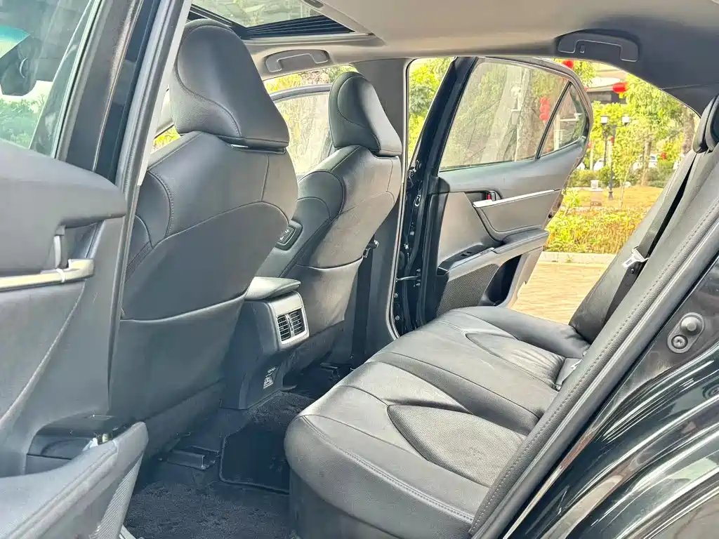 Toyota Camry 2021 2.5HS
