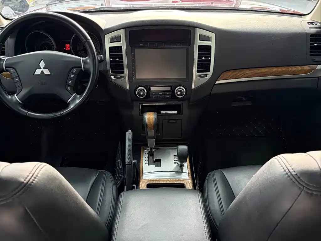 Mitsubishi Pajero (Import) — миниатюра 15