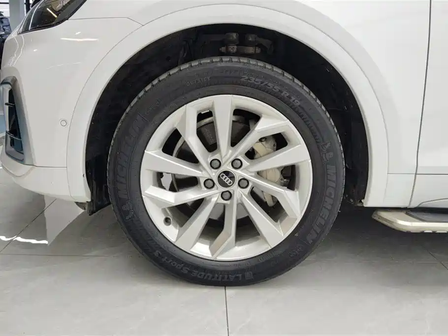 Audi Q5L 2021 40 TFSI Luxury