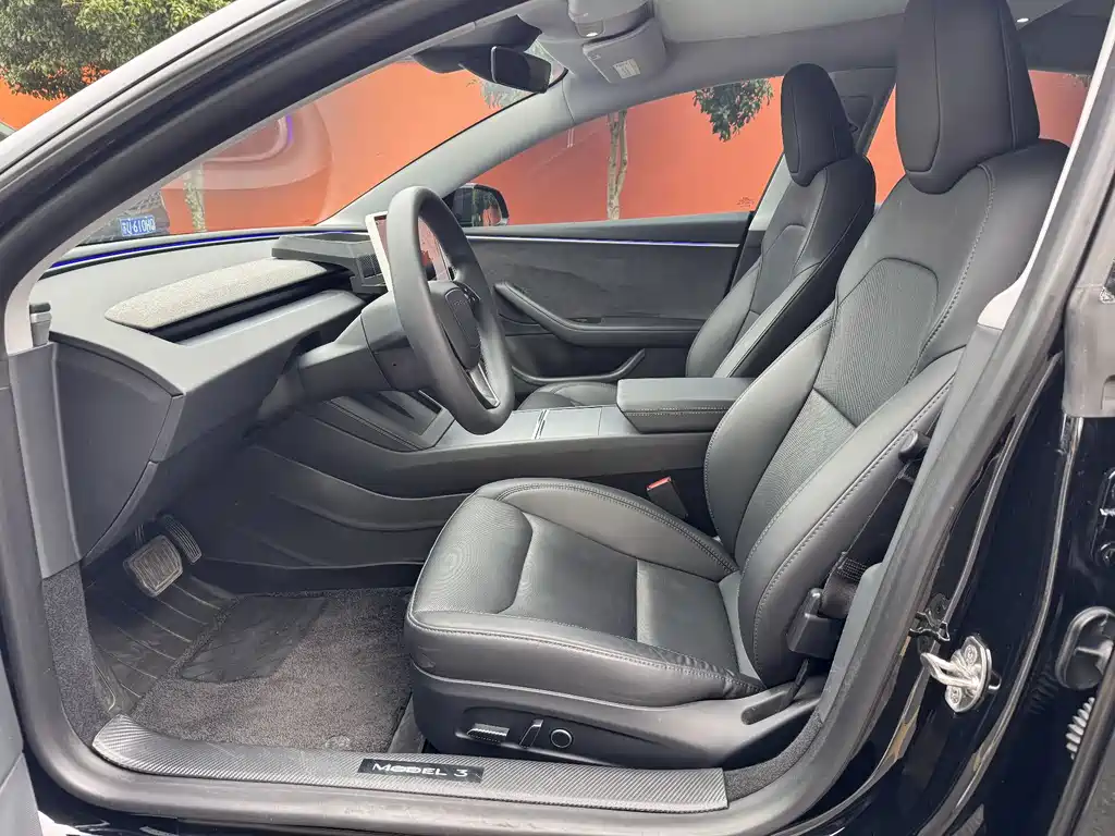 Tesla Model 3 — миниатюра 8