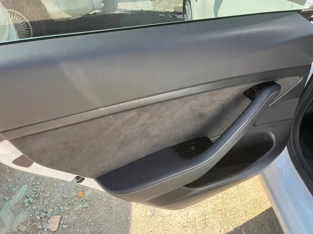 Tesla Model 3 — миниатюра 18