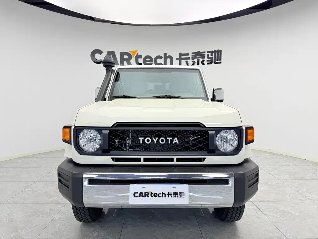 Toyota Land Cruiser LC76 2025 2.8T 40