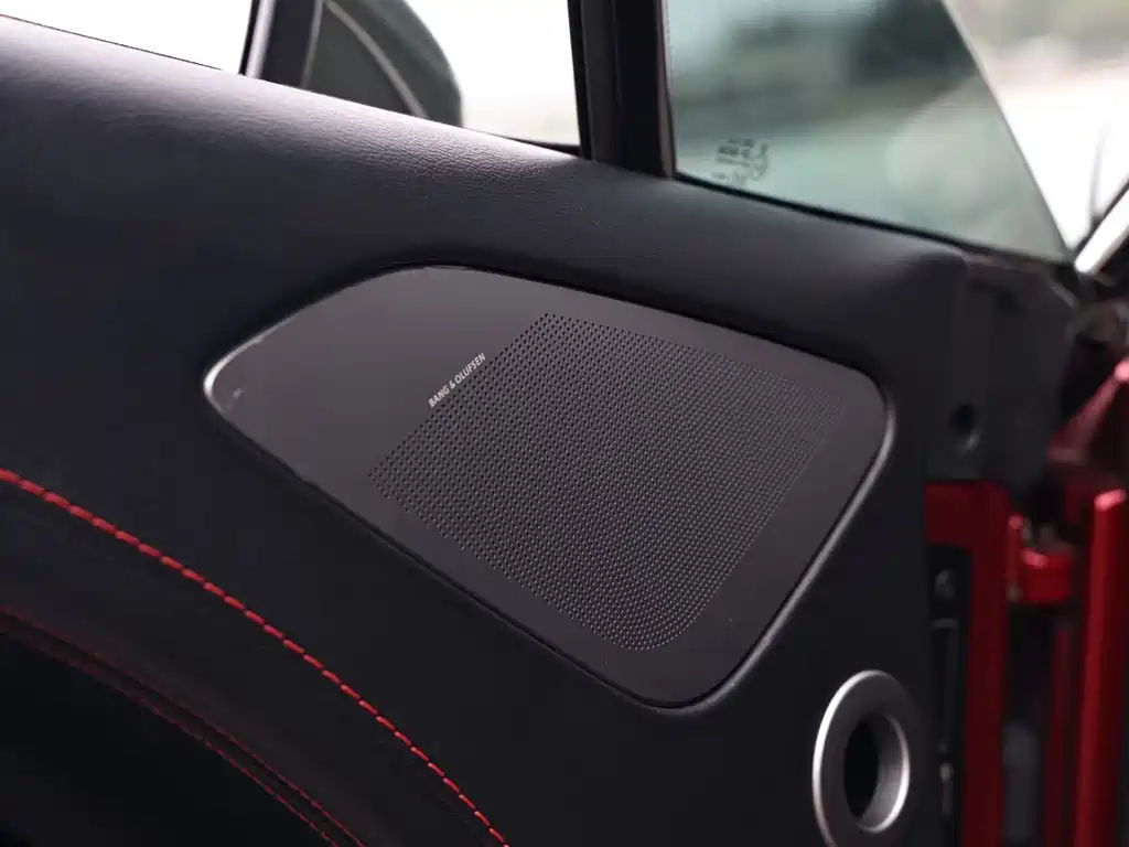 Aston Martin Rapide — миниатюра 12