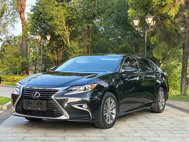 LEXUS  ES 2018