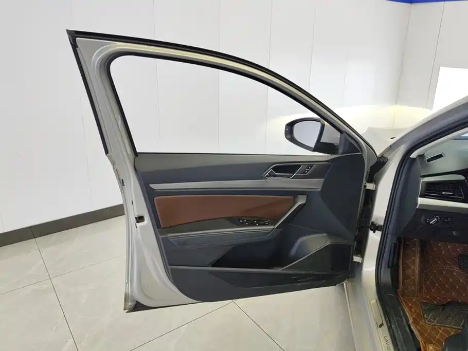 Volkswagen Lavida — миниатюра 7