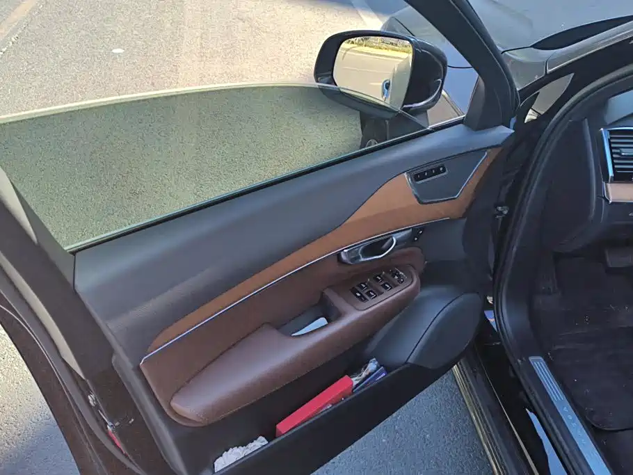 Volvo XC90 — миниатюра 7