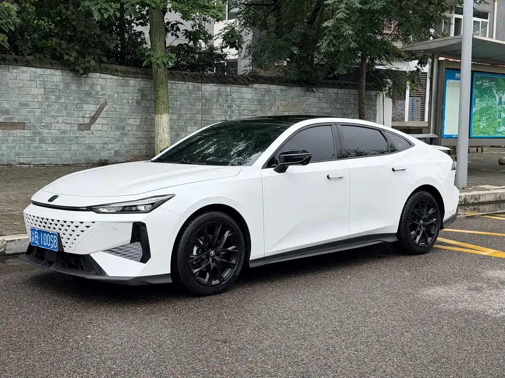 2024 Changan UNI-V - zdjęcie 1 z 10