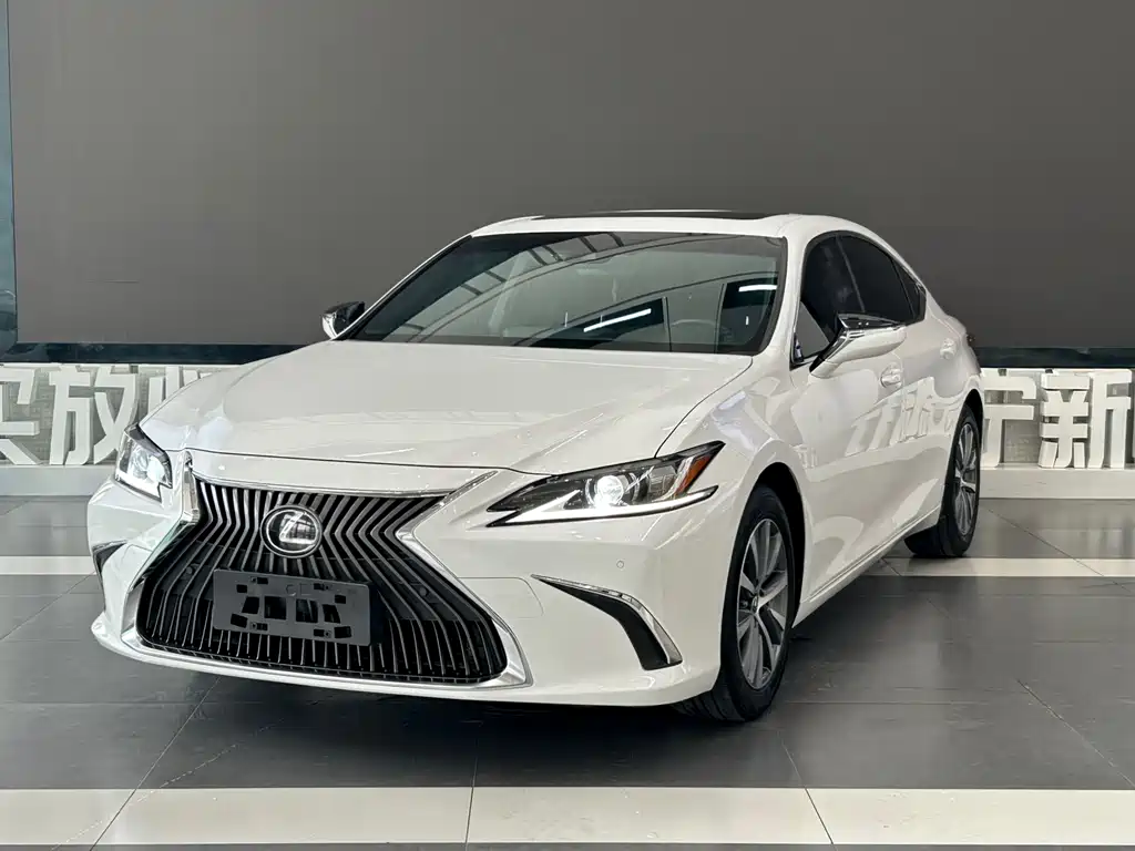 Lexus ES 2019