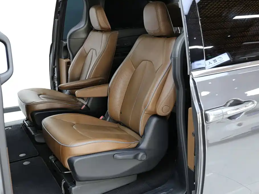 Chrysler Grand Voyager (Import) — миниатюра 8