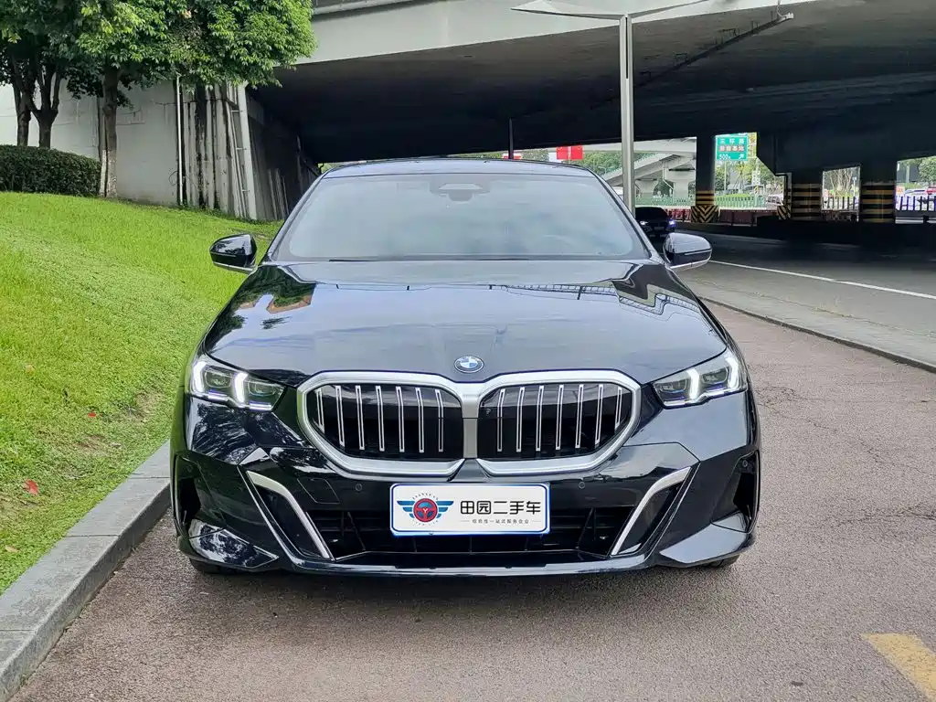 BMW 5 Series — миниатюра 2