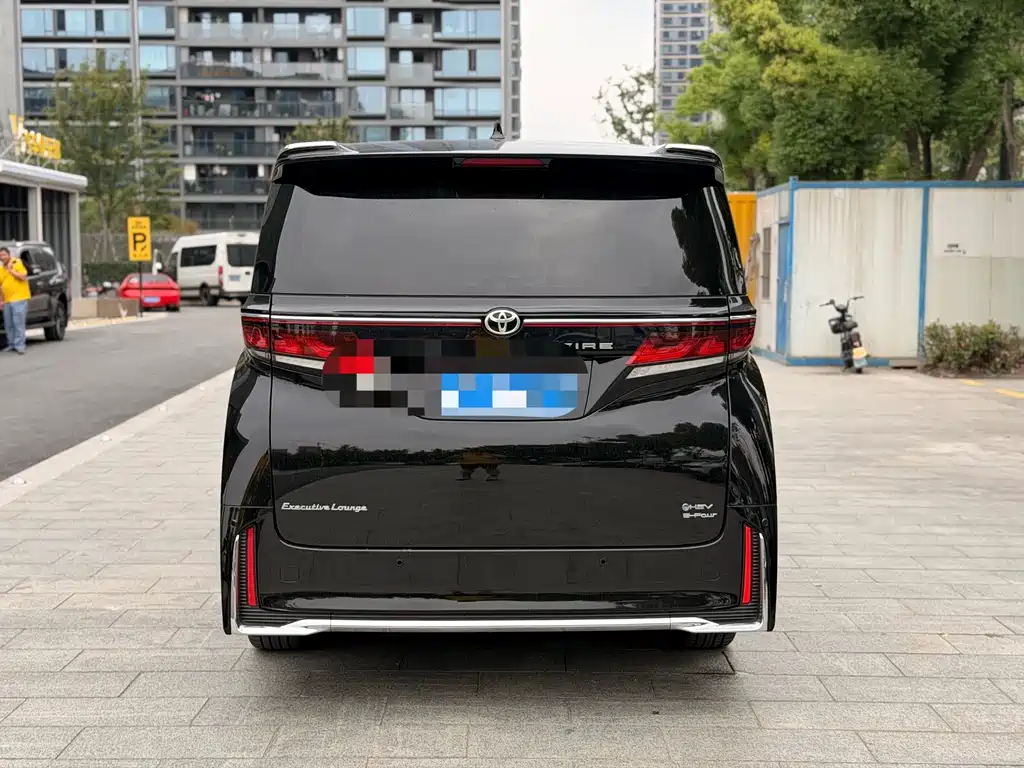 Toyota Vellfire — миниатюра 4