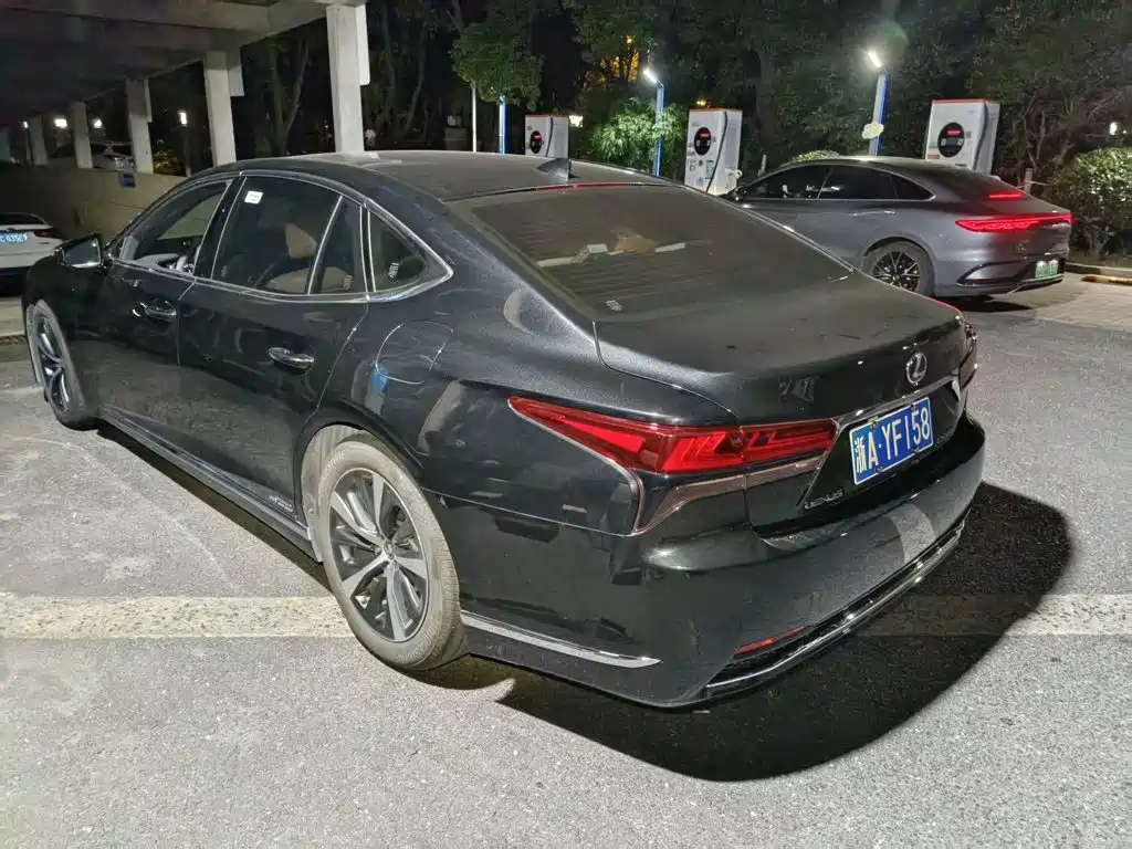 Lexus LS — миниатюра 6