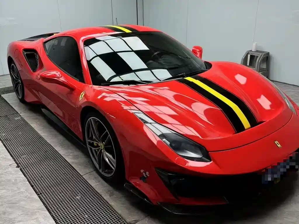FERRARI 488