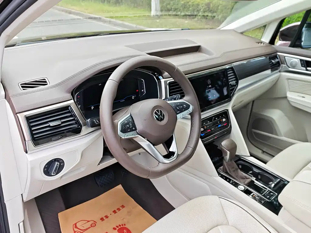 Volkswagen Viloran 2020 380TSI Luxury