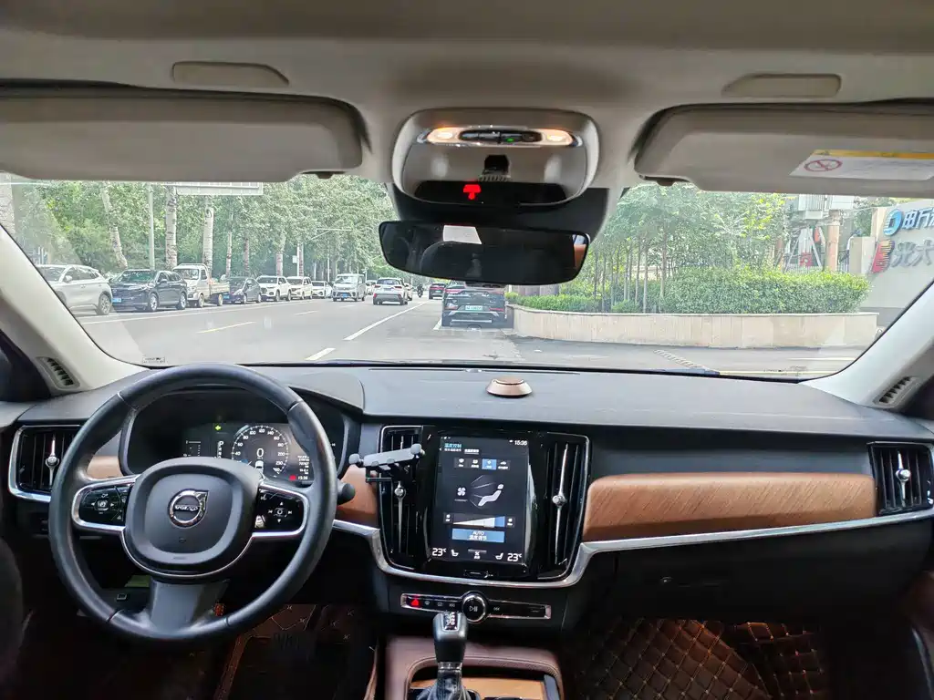 Volvo S90 — миниатюра 7