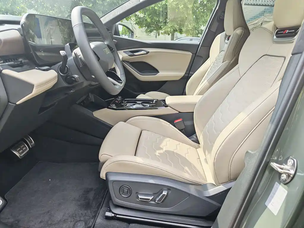 Audi Q6L e-tron