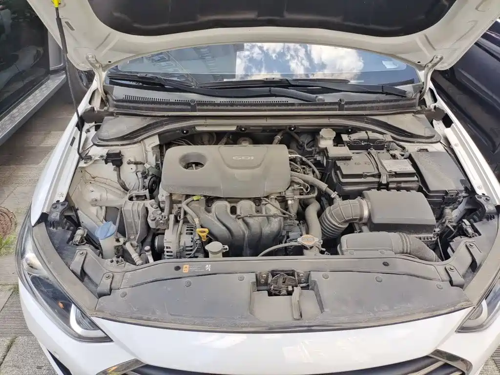 Hyundai Elantra — миниатюра 11